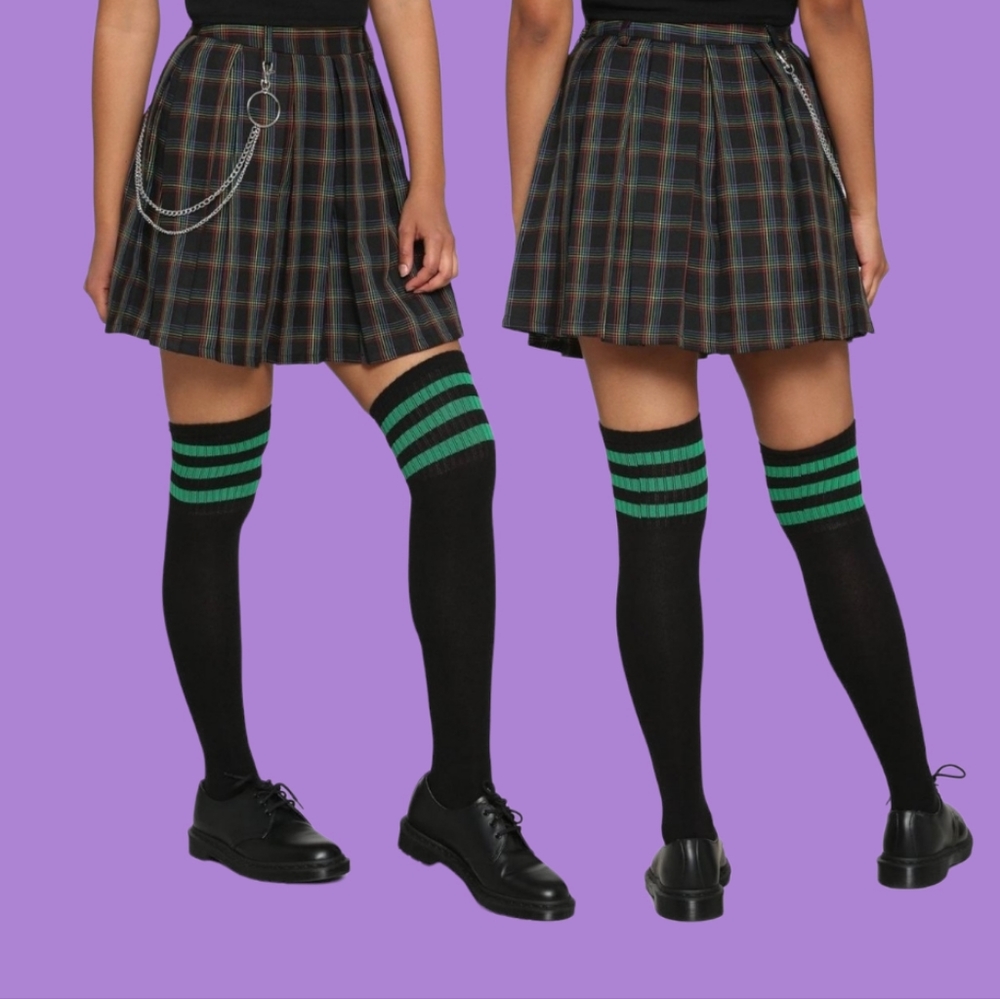 Hot Topic: Rainbow Grid O-Chain Pleated Skirt